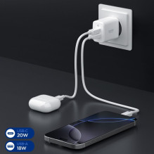 „Spigen Essential EE202EU“ 20 W sieninis įkroviklis – baltas