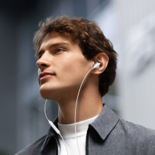 Joyroom JR-EW01 į ausis įdedamos laidinės mini lizdo ausinės su nuotolinio valdymo pulteliu – baltos spalvos