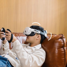 „BoboVR E3 Pro“ galvos dirželis su baterija, skirtas „Meta Quest 3“ ir „3S“ – baltas ir juodas