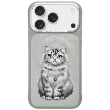 „Nimmy Lucky Fashion Cat“ „MagSafe“ dėklas, skirtas „iPhone 17 Pro“ – pilkas „Nimmy Lucky Fashion Cat“ „MagSafe“ dėklas, skirtas „iPhone 17 Pro“ – pilkas