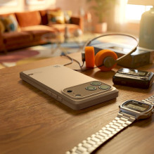 „Spigen Classic LS MagSafe“ dėklas, skirtas „iPhone 17 Pro“ – smėlio spalvos