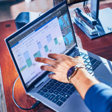 Nešiojamas Darbo Stotis - HP ZBook Firefly G10 i7-1365U 16GB 1TB RTX A500 14" WUXGA Sidabrinė