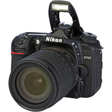 Nikon D7500 18-105mm f / 3.5-5.6G ED VR