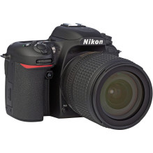 Nikon D7500 18-105mm f / 3.5-5.6G ED VR