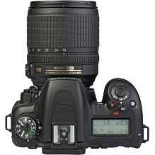 Nikon D7500 18-105mm f / 3.5-5.6G ED VR