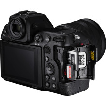 Nikon Z8 + NIKKOR Z 24-120mm f / 4 S