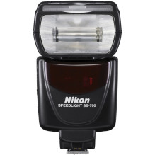 Nikon AF-S DX NIKKOR 35mm f / 1.8G + Nikon Speedlight SB-700