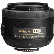 Nikon AF-S DX NIKKOR 35mm f / 1.8G + Nikon Speedlight SB-700