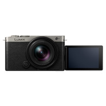 Panasonic Lumix DC-S9N + LUMIX S 18-40mm / F4.5-6.3 (DC-S9 + S-R1840) (Silver) Panasonic Lumix DC-S9N + LUMIX S 18-40mm / F4.5-6.3 (DC-S9 + S-R1840) (Silver)