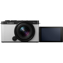 Panasonic Lumix DC-S9 + LUMIX S 18-40mm / F4.5-6.3 (Smokey White)