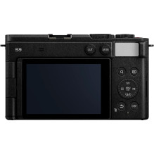 Panasonic Lumix DC-S9 + LUMIX S 18-40mm / F4.5-6.3 (Smokey White)