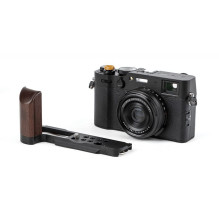 Camera Holder - Fotopro QAL-X100VI Ergonomic Fujifilm X100VI / X100V Ebony / Aluminum Camera Holder - Fotopro QAL-X100VI Ergonomic Fujifilm X100VI / X100V Ebony / Aluminum