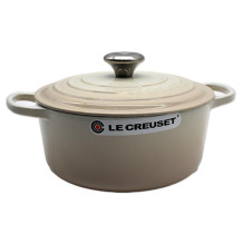 Cookware - Le Creuset Signature Frying Pan 4.2L Enameled Cast Iron Round Meringue Cookware - Le Creuset Signature Frying Pan 4.2L Enameled Cast Iron Round Meringue