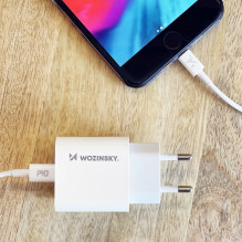 Įkroviklis Wozinsky 'Quick Charge' baltas PD 20W + laidas 'Type-C / Lightning' 100cm Įkroviklis Wozinsky 'Quick Charge' baltas PD 20W + laidas 'Type-C / Lightning' 100cm