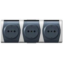 Trivietis kištukinis lizdas ELEKTRO-PLAST HERMES2, IP44 Trivietis kištukinis lizdas ELEKTRO-PLAST HERMES2, IP44
