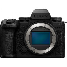 „Panasonic Lumix S5M2X“...