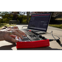 AKAI MPK Mini Play MK3 valdymo klaviatūra su MIDI valdikliu, juoda, raudona AKAI MPK Mini Play MK3 valdymo klaviatūra su MIDI valdikliu, juoda, raudona