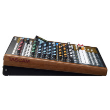 „Tascam Model 12“, 12 kanalų, 20–20000 Hz, juoda, medinė „Tascam Model 12“, 12 kanalų, 20–20000 Hz, juoda, medinė