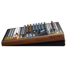 „Tascam Model 12“, 12 kanalų, 20–20000 Hz, juoda, medinė „Tascam Model 12“, 12 kanalų, 20–20000 Hz, juoda, medinė