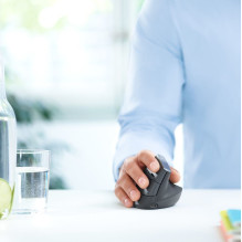 „Logitech MX Vertical Advanced Ergonimic“ pelė, belaidė RF + „Bluetooth“, optinė, 4000 DPI, dešiniarankiams