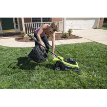 33 cm akumuliatorinė vejapjovė Greenworks GD24LM33K4 - 2516107UB - įkroviklis + 4Ah akumuliatoriaus komplektas