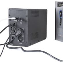 „Gembird EG-UPS-035“ nepertraukiamo maitinimo šaltinis (UPS), interaktyvus linijinis ryšys, 2 kVA, 1200 W, 5 kintamosios „Gembird EG-UPS-035“ nepertraukiamo maitinimo šaltinis (UPS), interaktyvus linijinis ryšys, 2 kVA, 1200 W, 5 kintamosios