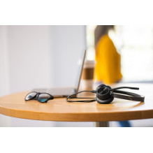 POLY Voyager 4320 „Microsoft Teams“ sertifikuotos USB-A ausinės + BT700 adapteris