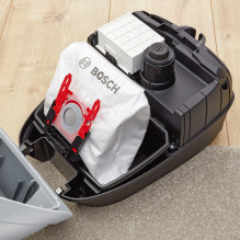 „Bosch Serie 6 BGB6X330“ dulkių siurblys, 4 l, cilindrinis dulkių siurblys, sausas siurbimas, 600 W, dulkių maišelis