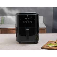 „Electrolux EAF7SB“ viena 6,9 l autonominė 1700 W karšto oro gruzdintuvė, juoda „Electrolux EAF7SB“ viena 6,9 l autonominė 1700 W karšto oro gruzdintuvė, juoda