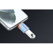 „Vention“ USB 3.1 OTG adapteris, iš kurio galima jungti USB-C į USB-A, ir USB-A adapteris