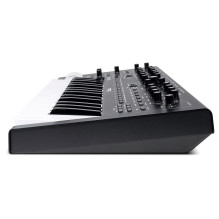 MOOG Messenger – monofoninis analoginis klaviatūros sintezatorius MOOG Messenger – monofoninis analoginis klaviatūros sintezatorius