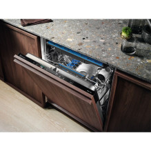 „Electrolux EEM48321L“ indaplovė, pilnai įmontuojama, 14 vietų komplektacija