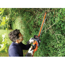 „Black Decker GTC18452PC“ elektrinės gyvatvorių žirklės, dvigubi ašmenys, 2,42 kg „Black Decker GTC18452PC“ elektrinės gyvatvorių žirklės, dvigubi ašmenys, 2,42 kg