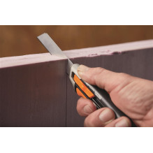 Peilis laužomais ašmenimis FISKARS CarbonMax 18mm Peilis laužomais ašmenimis FISKARS CarbonMax 18mm