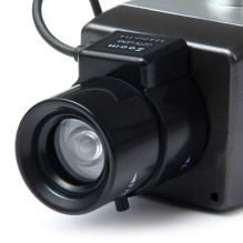 „Riff RF-DM1 CCTV“ IR lauko apsaugos netikra kamera su judesio aptikimu ir pakreipimu, 3 x AA baterijos, sidabrinė „Riff RF-DM1 CCTV“ IR lauko apsaugos netikra kamera su judesio aptikimu ir pakreipimu, 3 x AA baterijos, sidabrinė