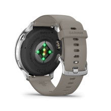 „Garmin Venu 4“ – 45 mm, sidabrinis su sidabro pilkos spalvos silikoniniu dirželiu sportinis laikrodis