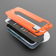 SBS grūdintas stiklas su D3O technologija ir aplikatoriumi, skirtas „iPhone 16 Plus“ / „iPhone 15 Plus“.