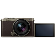 Panasonic Lumix DC-S9N + LUMIX S 18-40mm / F4.5-6.3 (Titanium Gold)