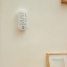 Yale Smart Alarm Starter Kit 7 items - Control Panel, Keypad, Remote Control, 2x Motion Sensor, 2x Window / Door Sensor