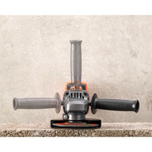 Kampinis šlifuoklis „Black Decker BCG720N“, 12,5 cm, 8600 aps./min. Kampinis šlifuoklis „Black Decker BCG720N“, 12,5 cm, 8600 aps./min.
