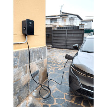 V2C Trydan charging station 22kW with display, 3-phase, Type 2 cable (10m), dynamic balancing