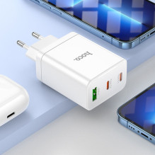 Telefono įkroviklis Hoco 2 x USB C + USB A QC3.0 PD 3A 35W + laidas USB C - Lightning N33 baltas
