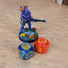 Crosshairs Compact D6 RPG kauliukų rinkinys (kobalto ir raudona sp.) Crosshairs Compact D6 RPG kauliukų rinkinys (kobalto ir raudona sp.)