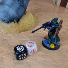 Crosshairs Compact D6 RPG kauliukų rinkinys (juoda ir perlo sp.) Crosshairs Compact D6 RPG kauliukų rinkinys (juoda ir perlo sp.)