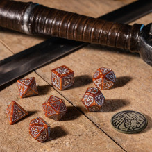 The Witcher Geralt kauliukų rinkinys karamelinės ir sidabrinės sp The Witcher Geralt kauliukų rinkinys karamelinės ir sidabrinės sp