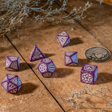 The Witcher Yennefer kauliukų rinkinys levandų ir baltos sp The Witcher Yennefer kauliukų rinkinys levandų ir baltos sp