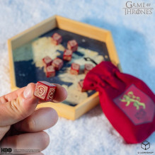 Game of Thrones. Lannister kauliukų rinkinys 10xD6 Q-WORKSHOP Game of Thrones. Lannister kauliukų rinkinys 10xD6 Q-WORKSHOP