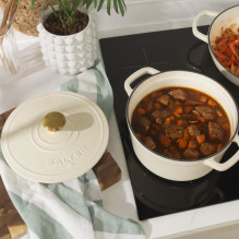 Salter BW13771C Chester 3.4L Cast Iron Casserole Pot 24 cm, Cream