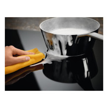 „Electrolux EIS62453“ juoda įmontuojama indukcinė kaitlentė, 60 cm, 4 zonos