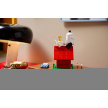 LEGO IDEAS 21368 Peanuts: Snoopy's Doghouse LEGO IDEAS 21368 Peanuts: Snoopy's Doghouse